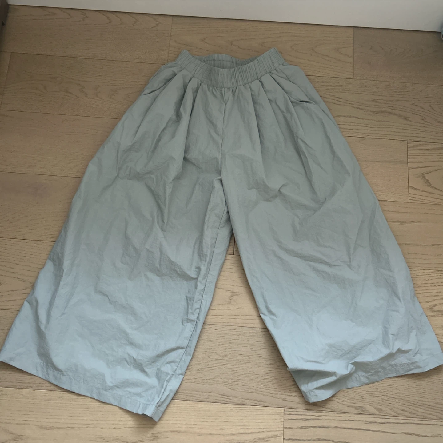 Bluish-grey wide-leg baggy pants