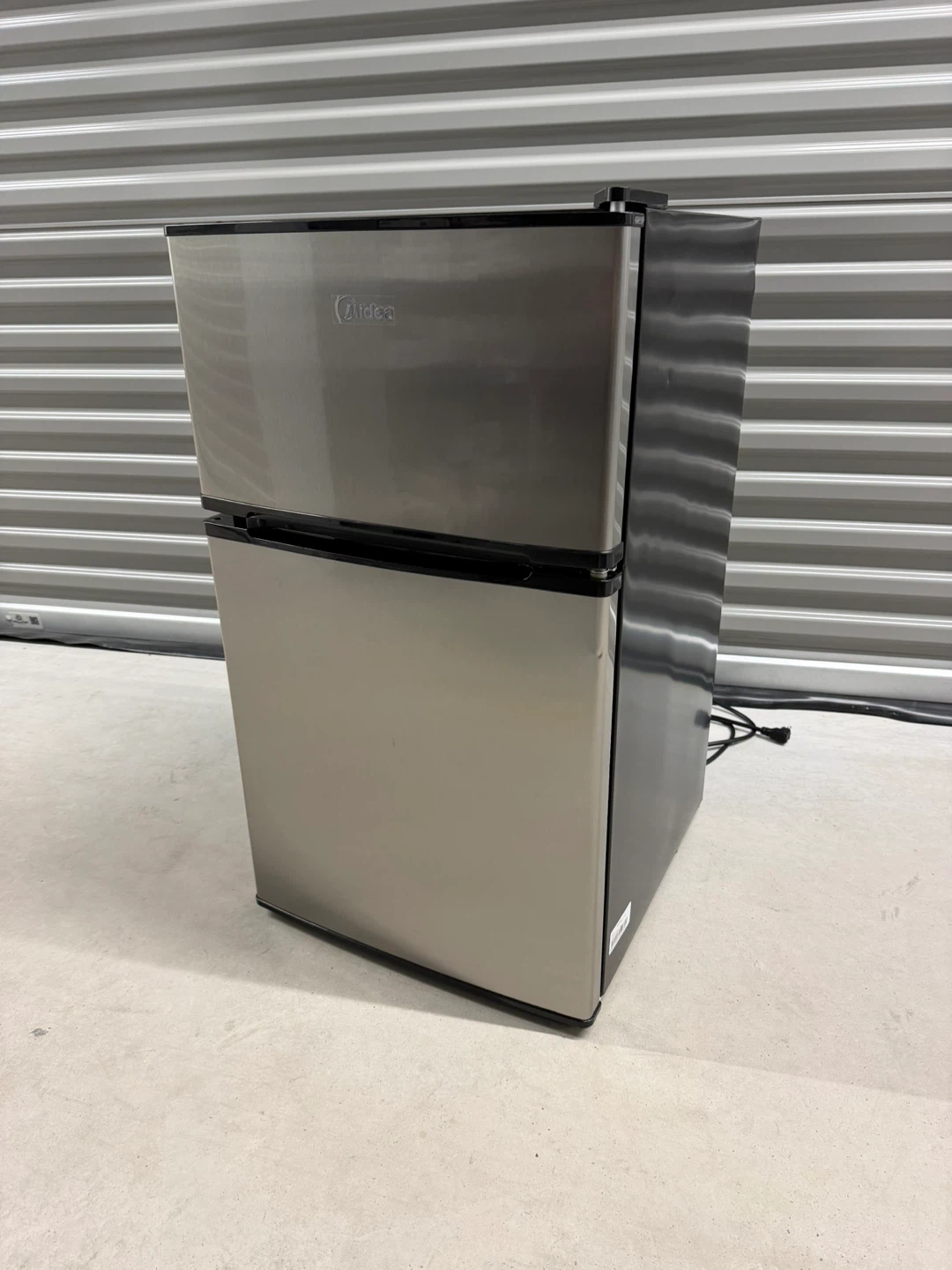 Compact Fridge with Freezer
