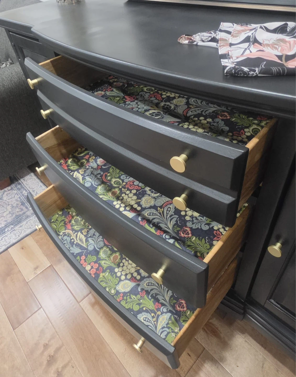 Elegant Black Solid Wood Dresser - photo 5