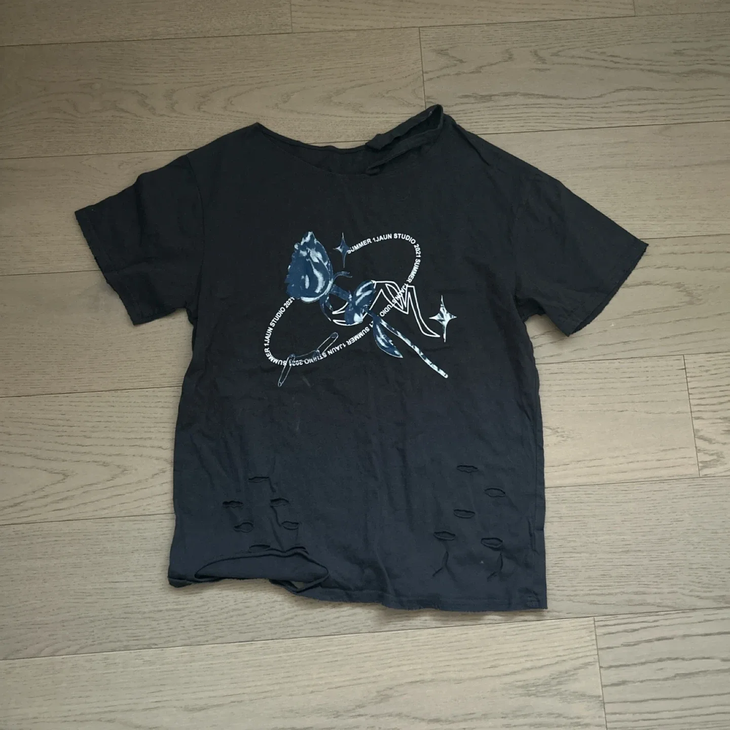 Off shoulder T-shirt