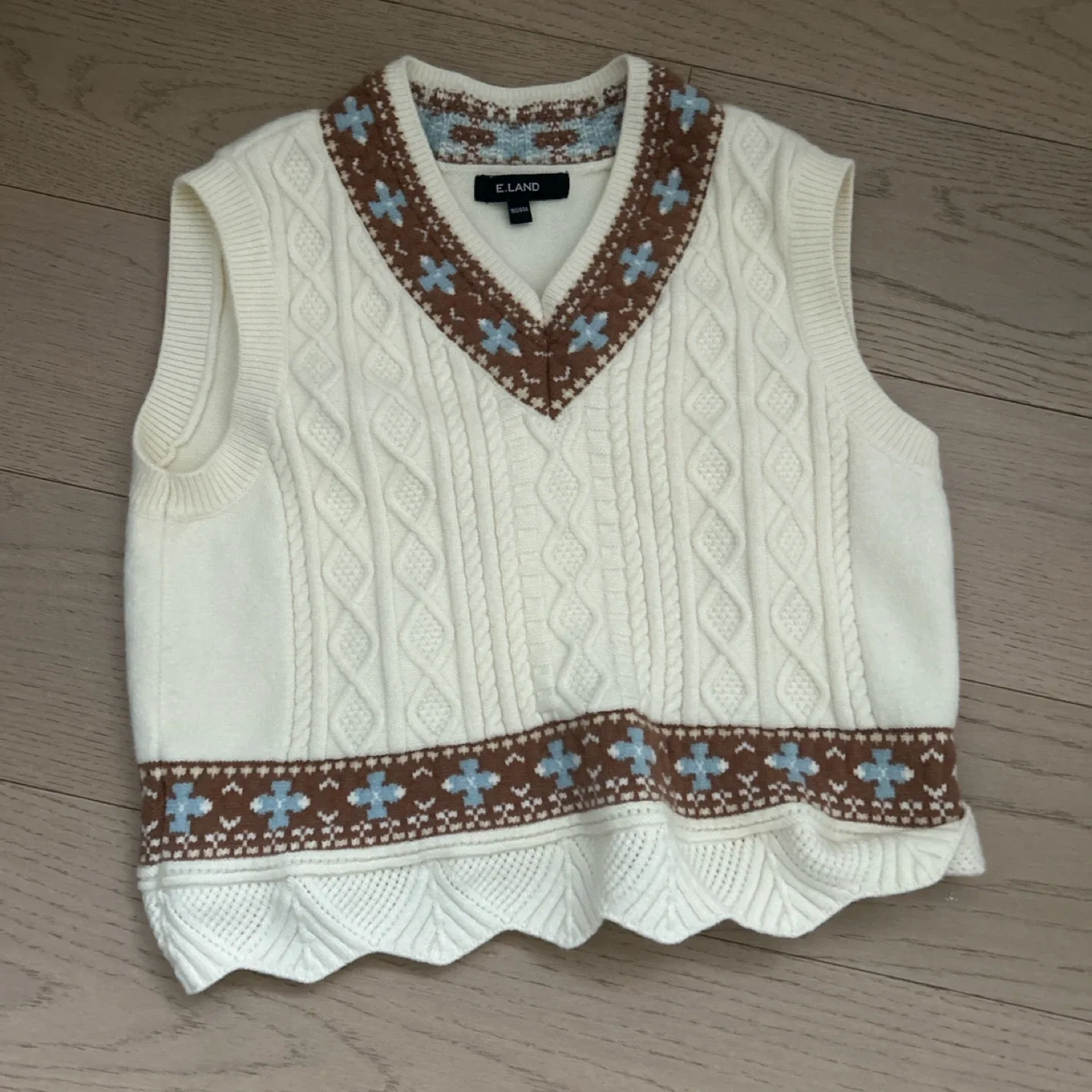 E.LAND Cream Cable Knit Vest