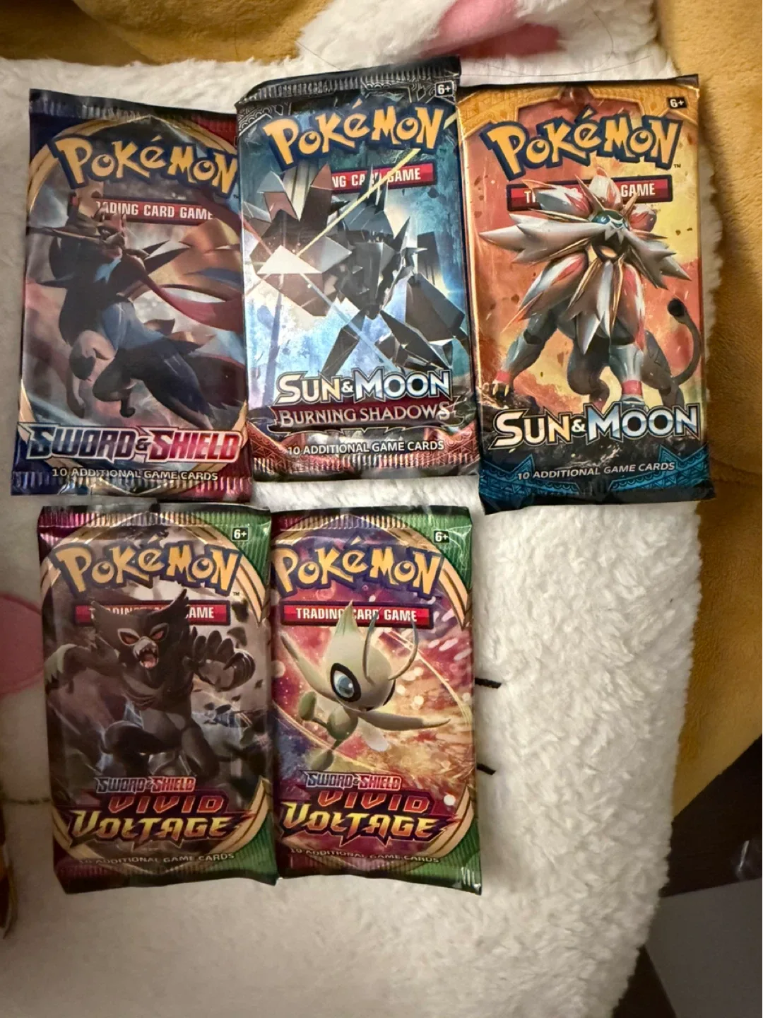 SUPER RARE Pokemon TCG Collector Chest Fall 2020 - photo 2