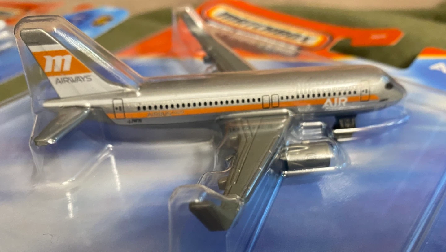 Matchbox Sky Busters Boeing 747-400 UPS - photo 4