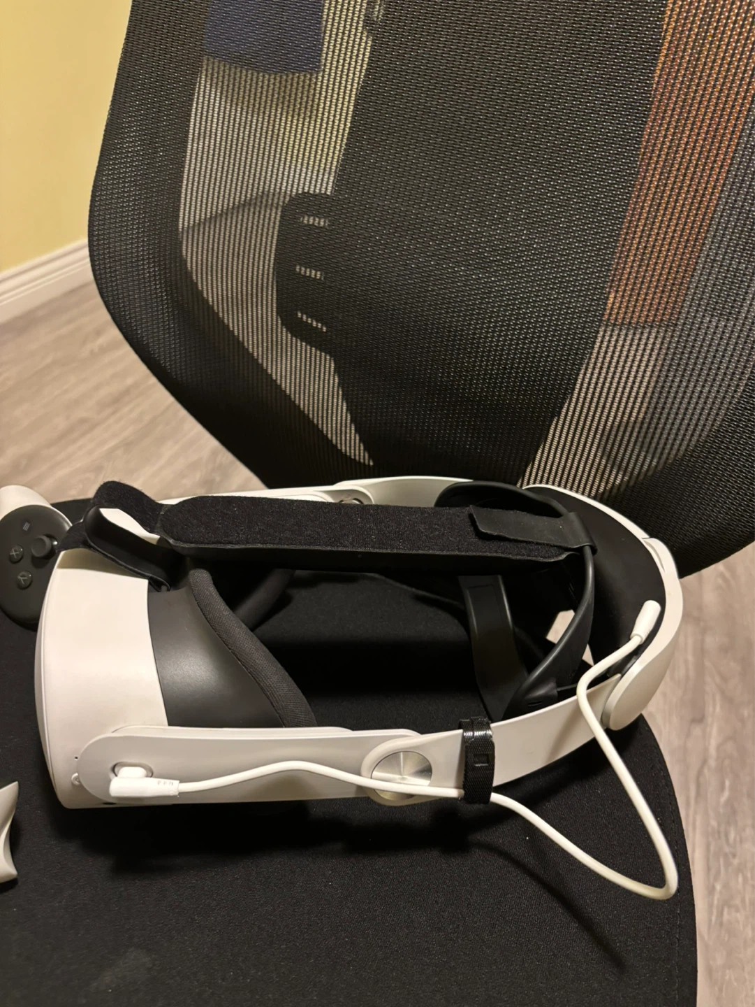Meta Quest 3s VR Headset with 10000mAh Battery Pack - photo 2
