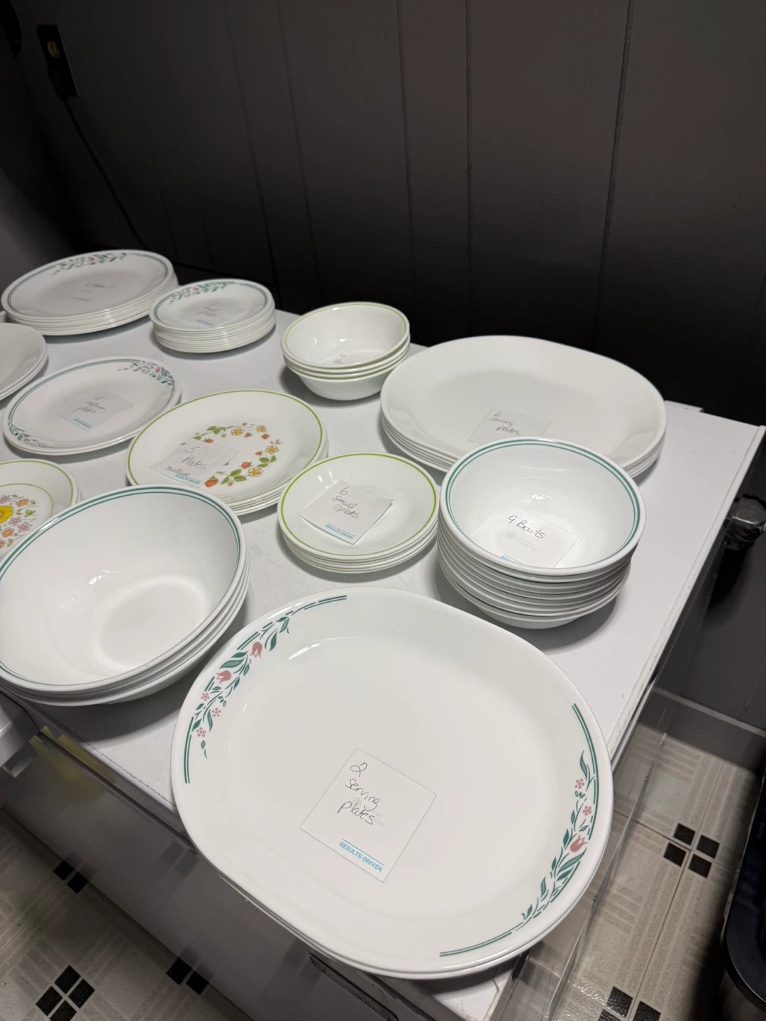 Large Corelle Dinnerware Set - 60+ Pieces - photo 4