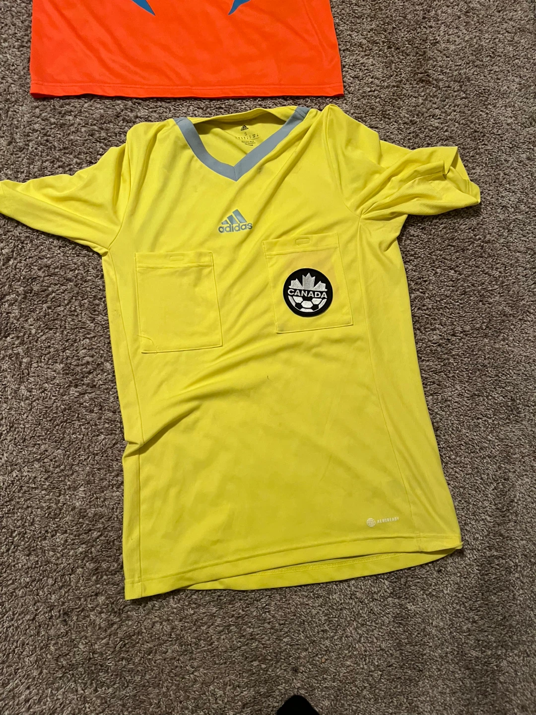 3 Referee shirts & Linesmen Flags - photo 3