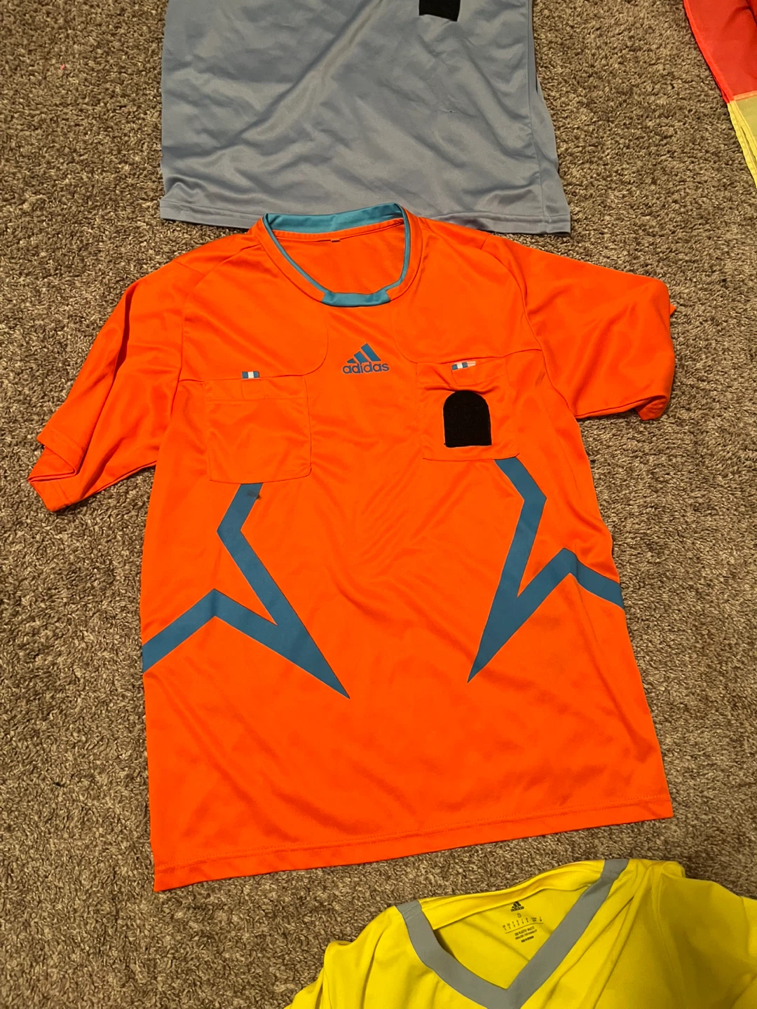 3 Referee shirts & Linesmen Flags - photo 2