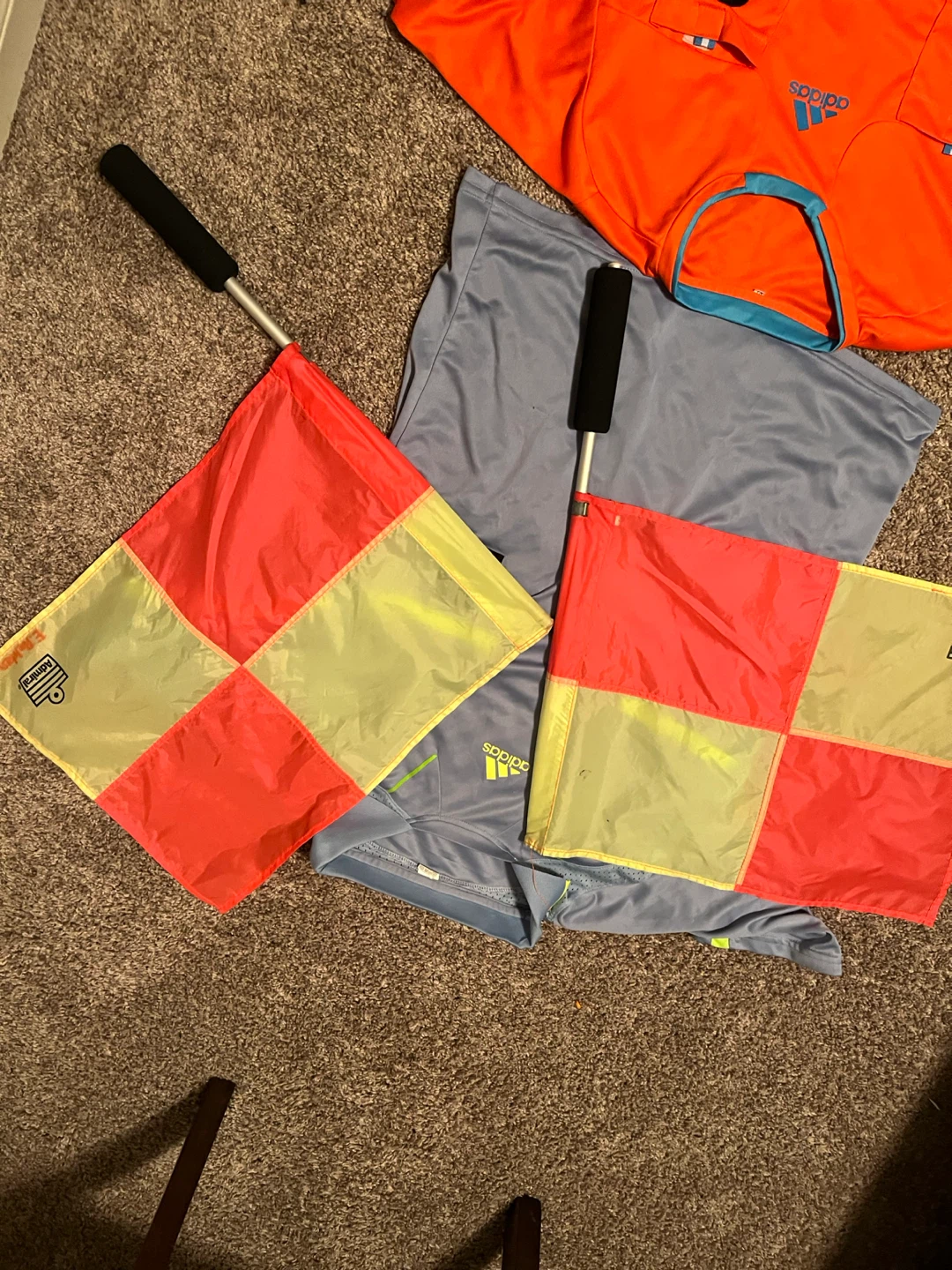 3 Referee shirts & Linesmen Flags - photo 4