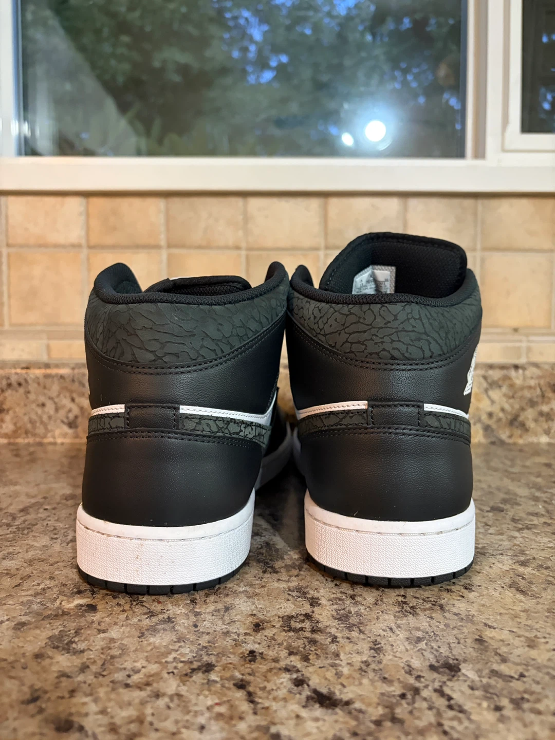 Air Jordan 1 Mid SE Shoes - photo 2