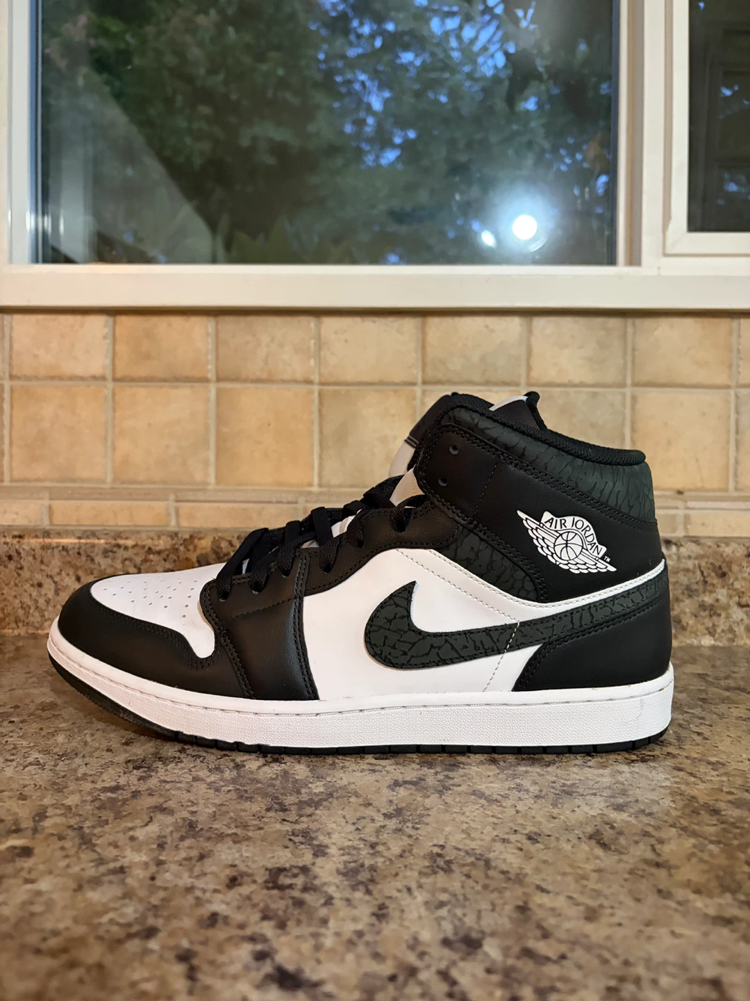 Air Jordan 1 Mid SE Shoes - photo 3