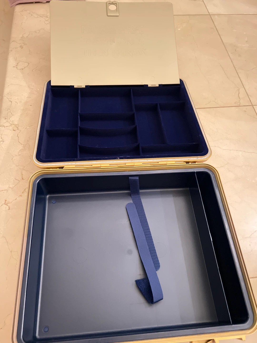 SUZEORMAN'S Protection Portfolio Organizer Case Gold - photo 3