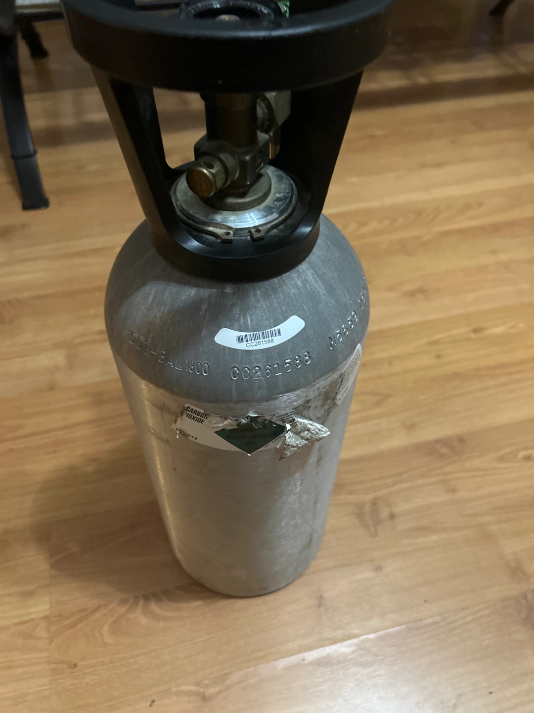CO2 Tank with Regulator - photo 4