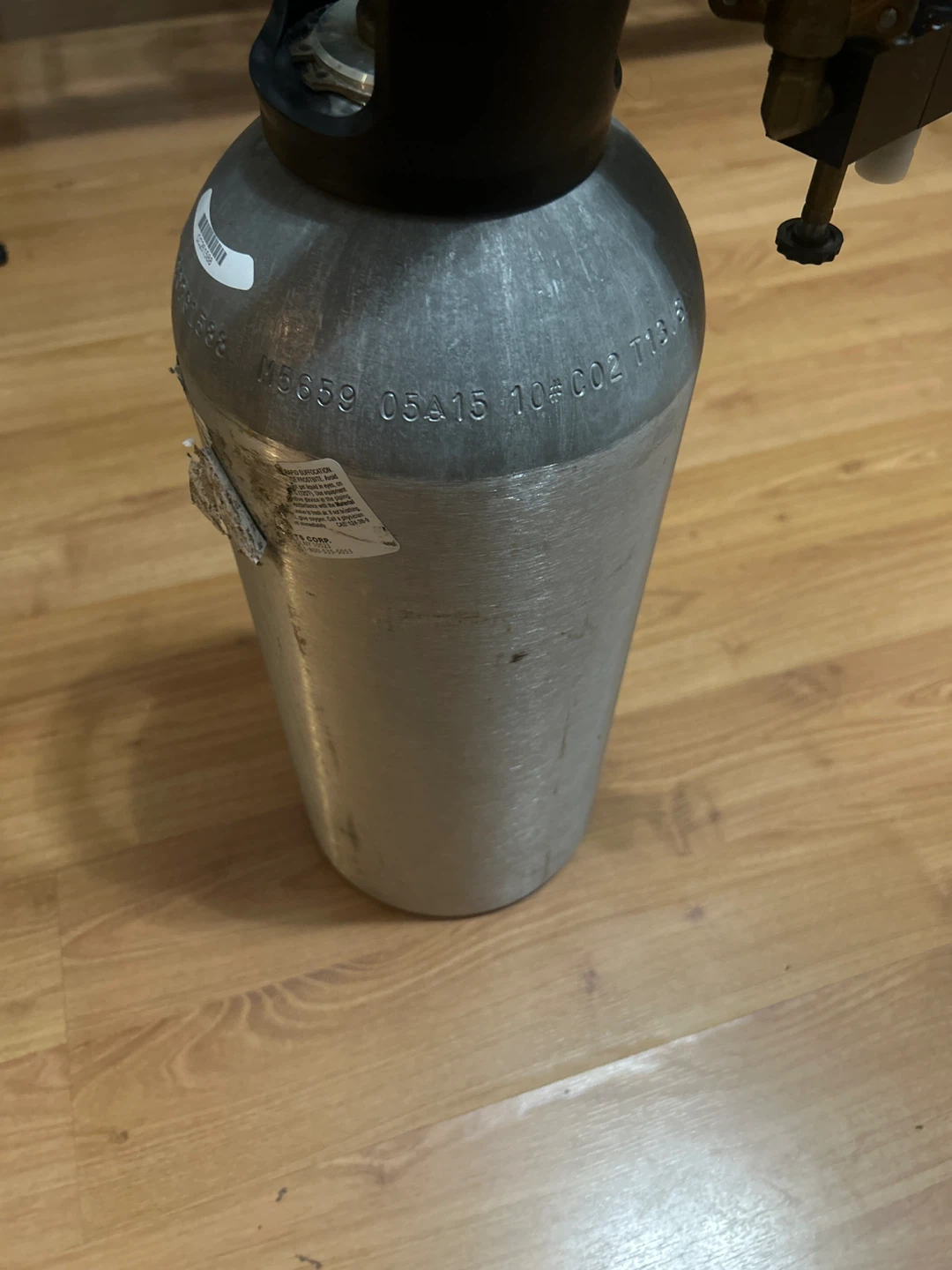 CO2 Tank with Regulator - photo 5