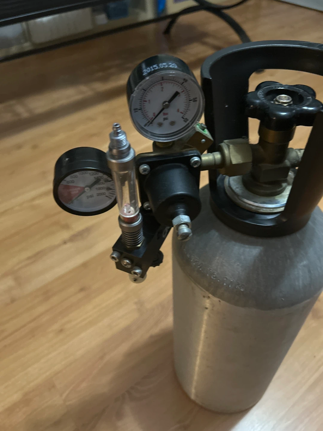 CO2 Tank with Regulator - photo 3