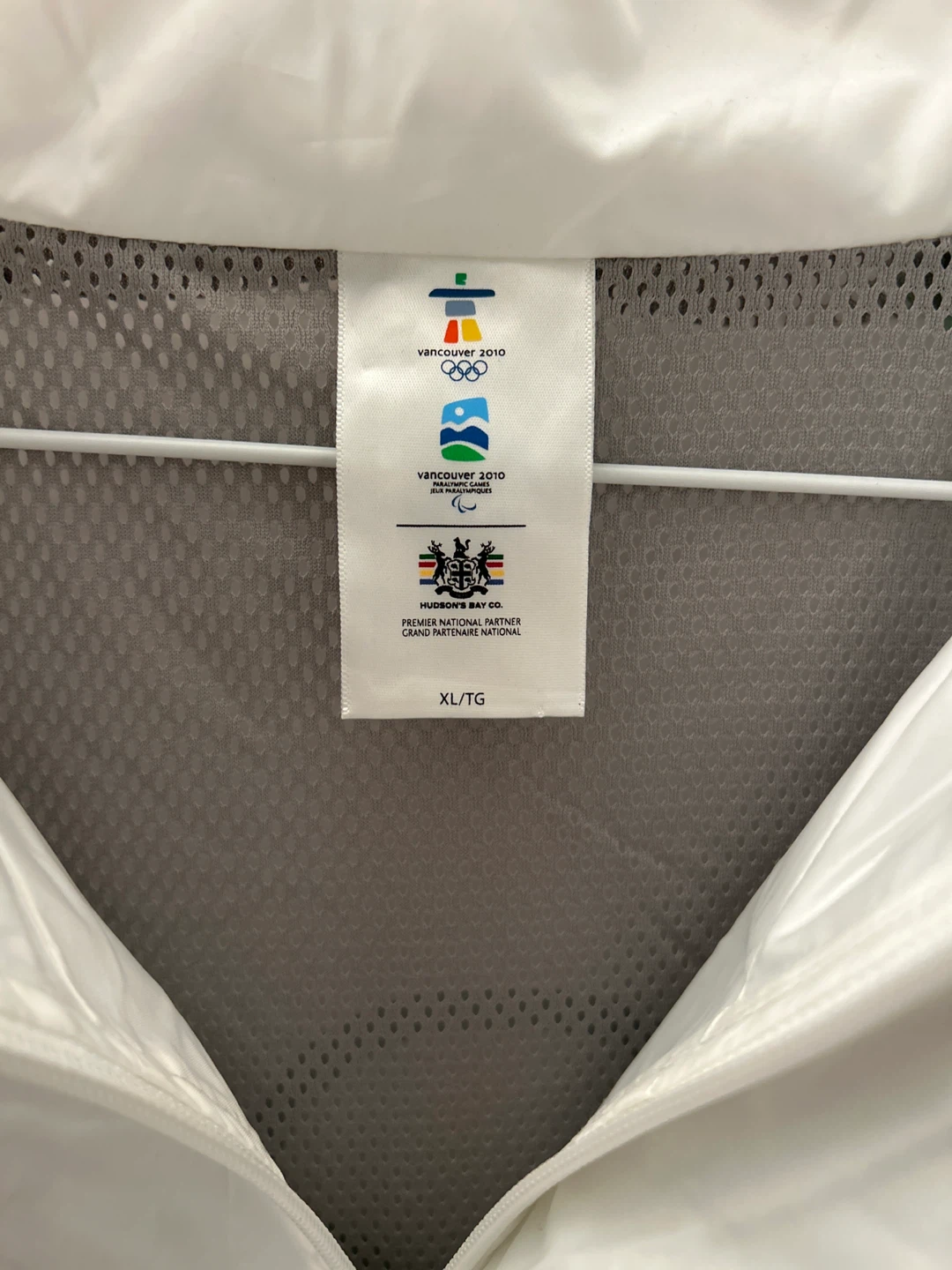 Vancouver 2010 Olympics Torch Relay Jacket - photo 3