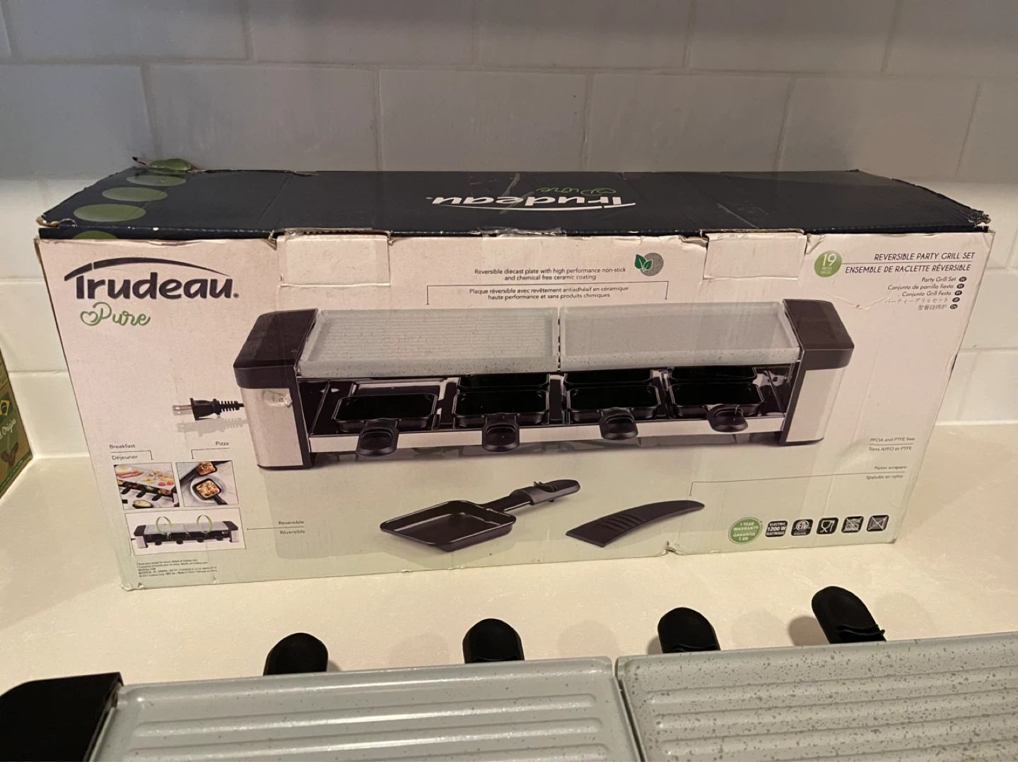 Trudeau Party Grill Set
