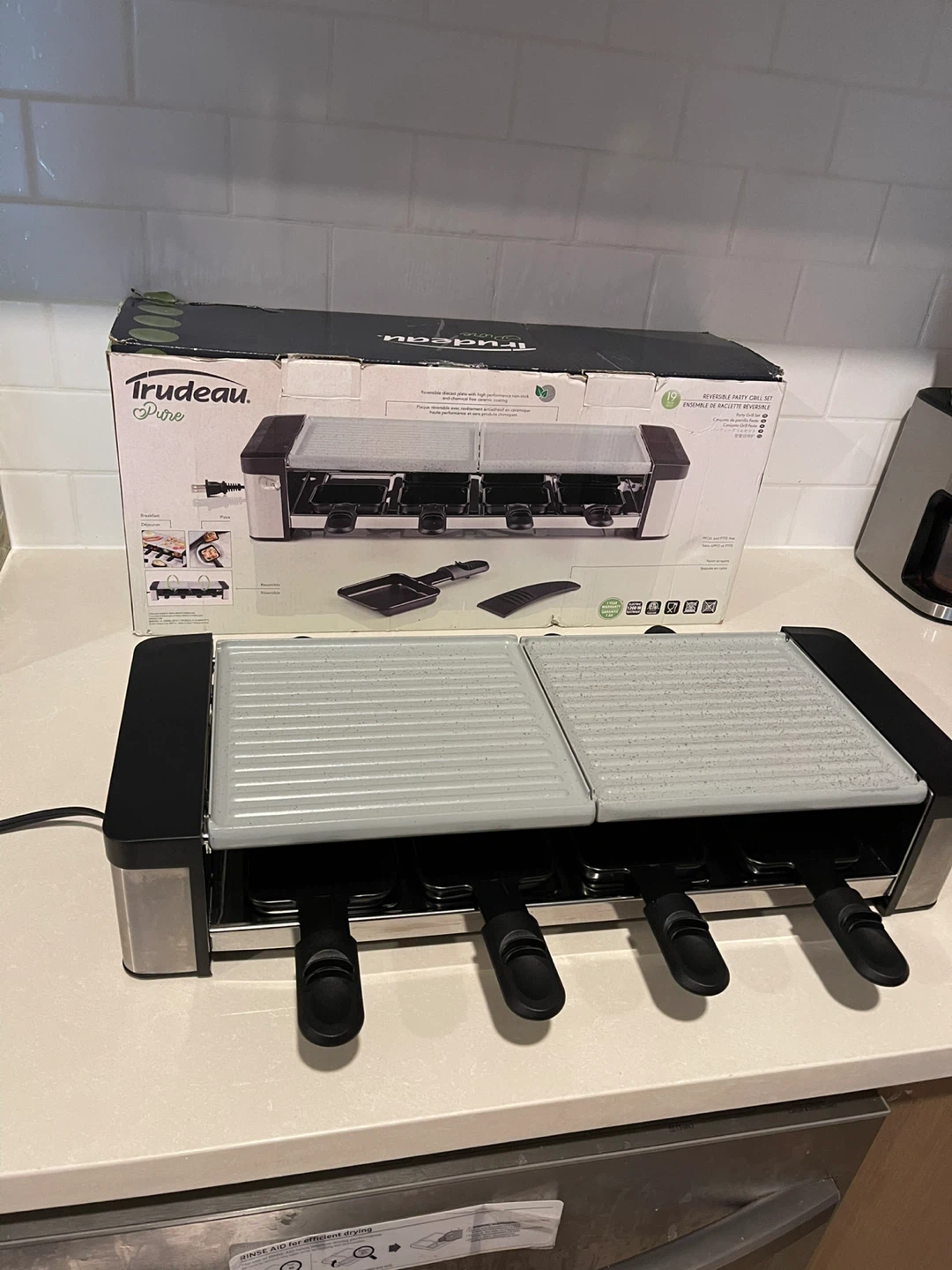 Trudeau Party Grill Set - photo 4