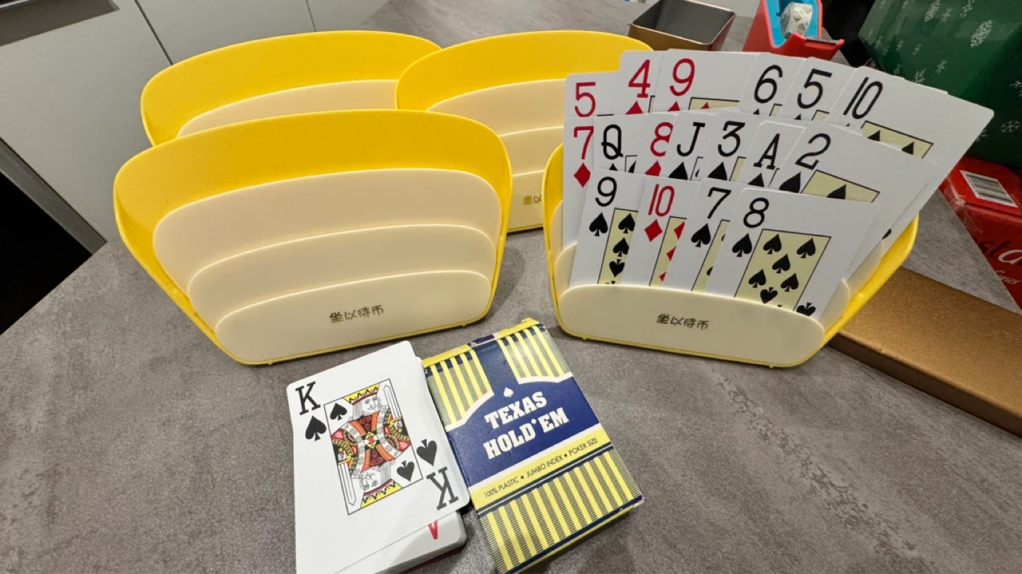 Set of 4 Yellow Card Holders (with poker)