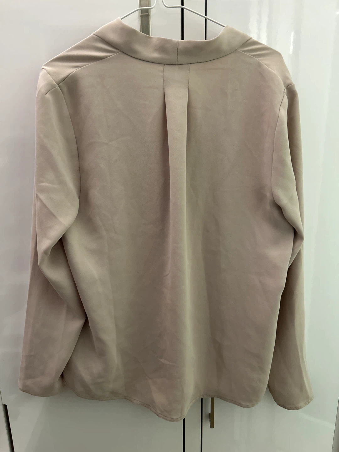 Babaton beige V-neck blouse size L - photo 4