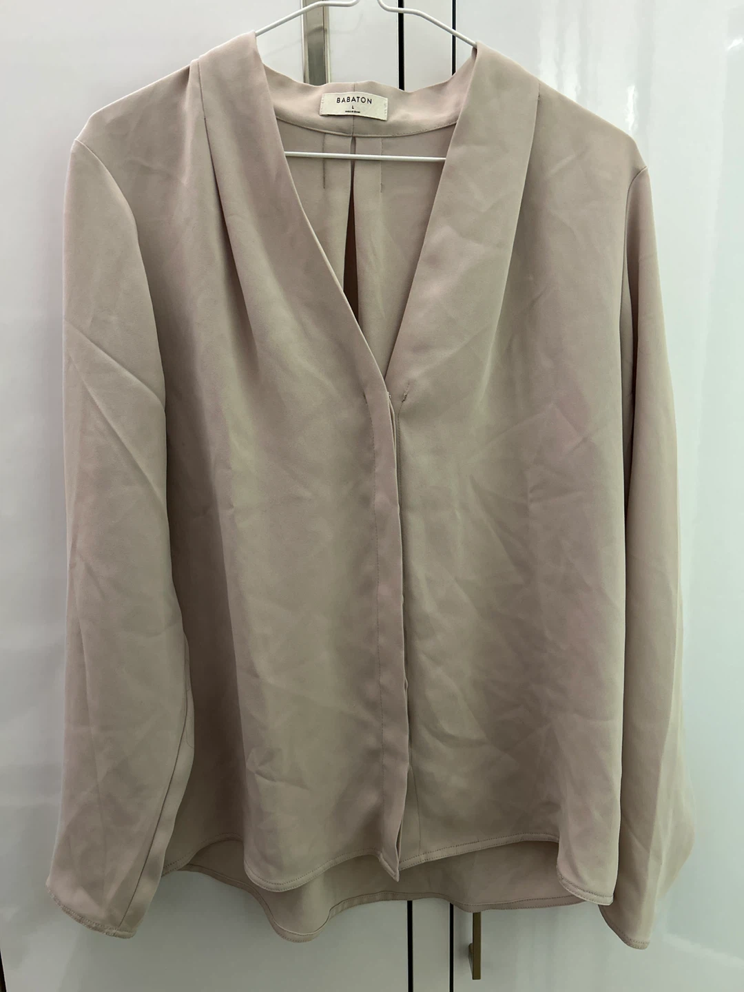 Babaton beige V-neck blouse size L