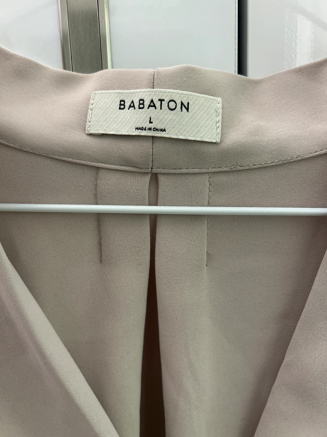 Babaton beige V-neck blouse size L - photo 2