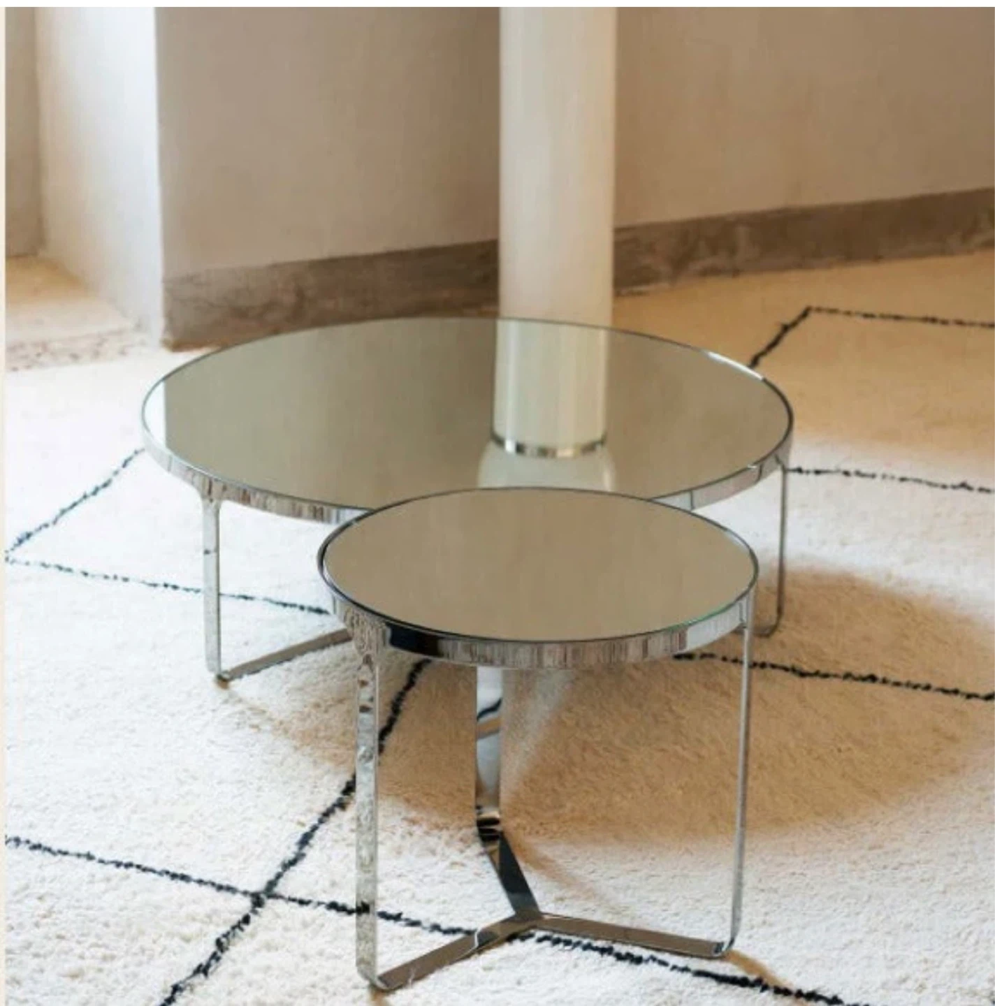 Set of 2 Round Mirrored Coffee Tables