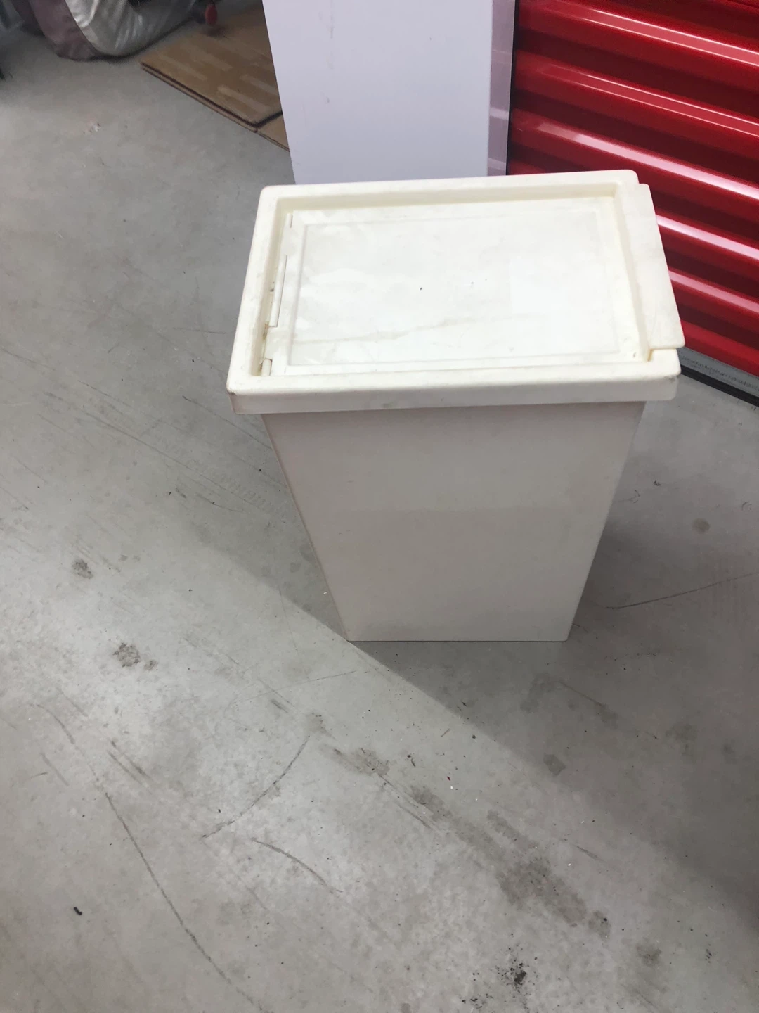 Plastic Bin with Lid - photo 2