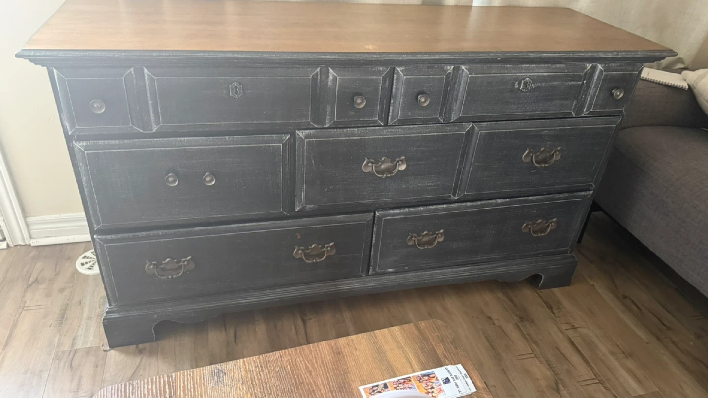 Gorgeous solid wood dresser - photo 5