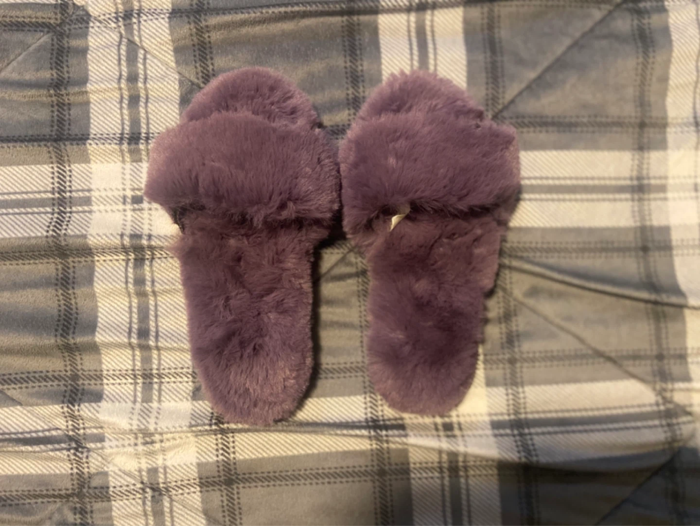 Girls Fuzzy Slippers Size 5-6 New Without Tags