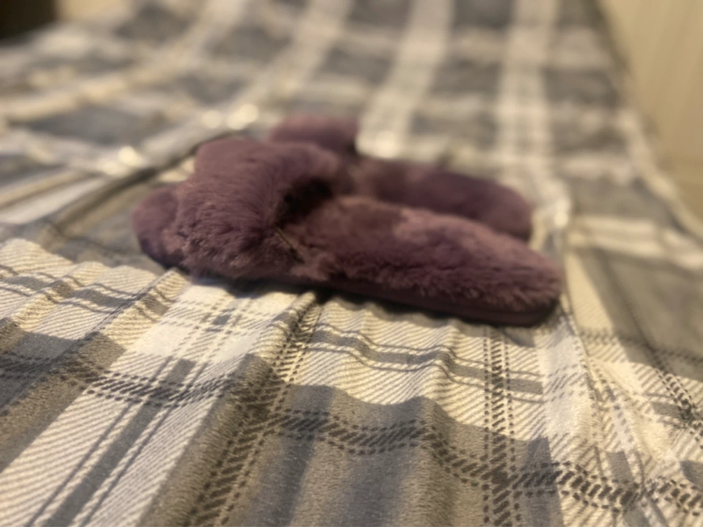 Girls Fuzzy Slippers Size 5-6 New Without Tags - photo 2