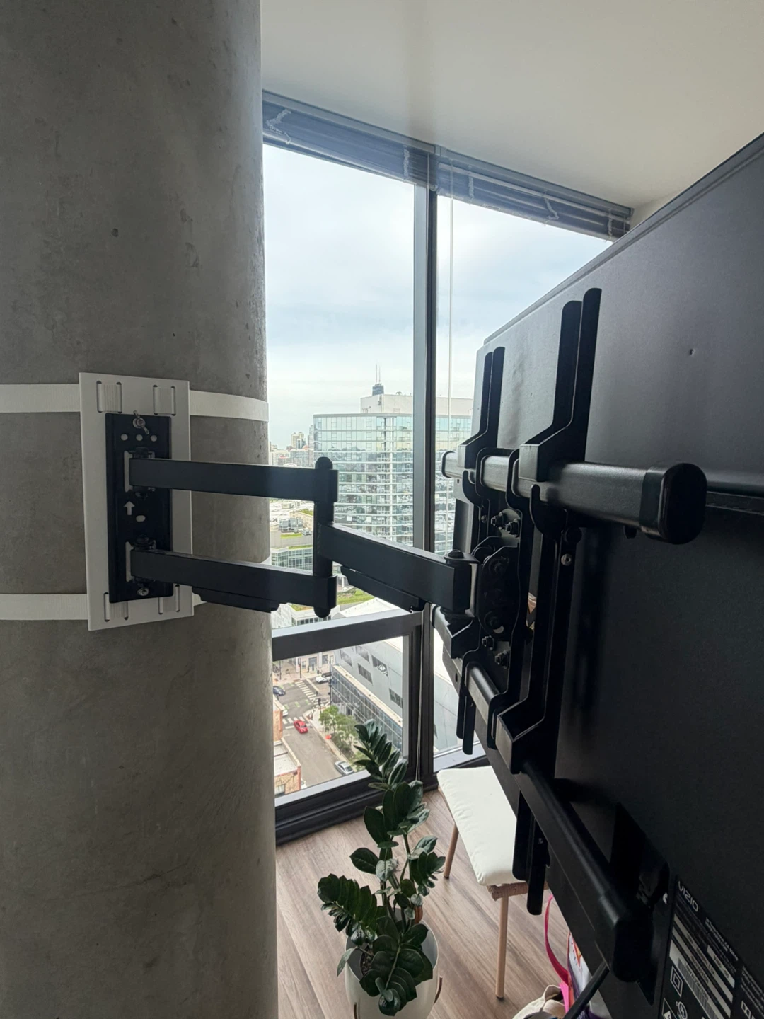 Condo Mount Pillar TV Mount- full motion - photo 2
