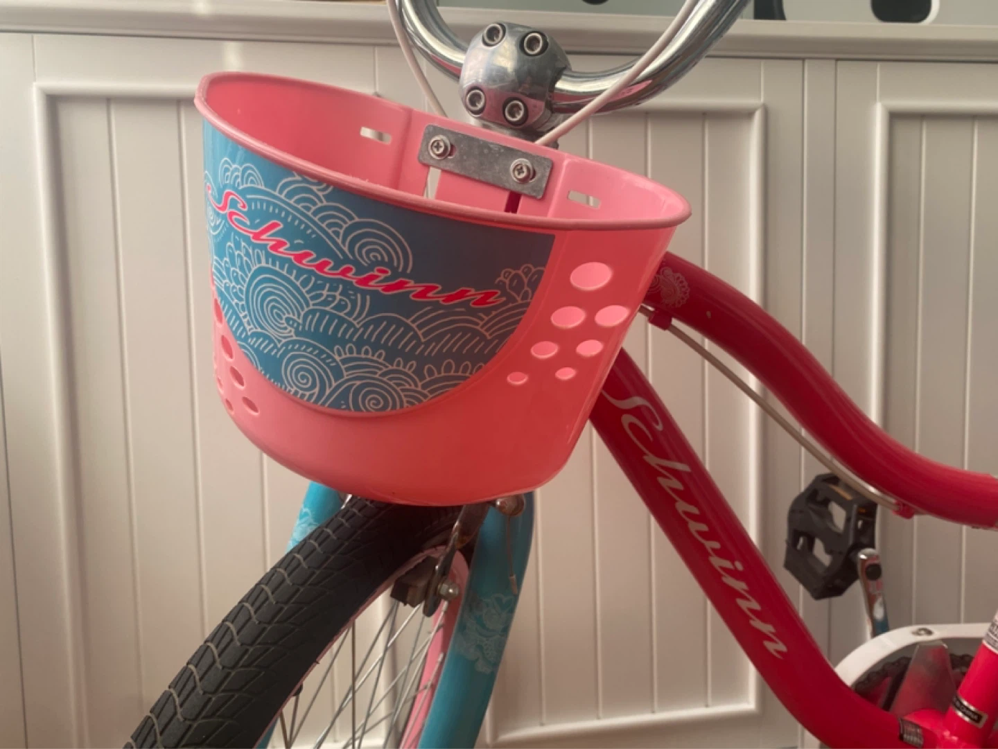 Schwinn Elm Girl's Pink Bike with Training Wheels - photo 4