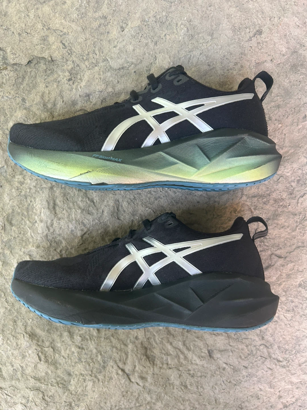 ASICS Novablast 5 Luxe-Women’s size 8 - photo 3
