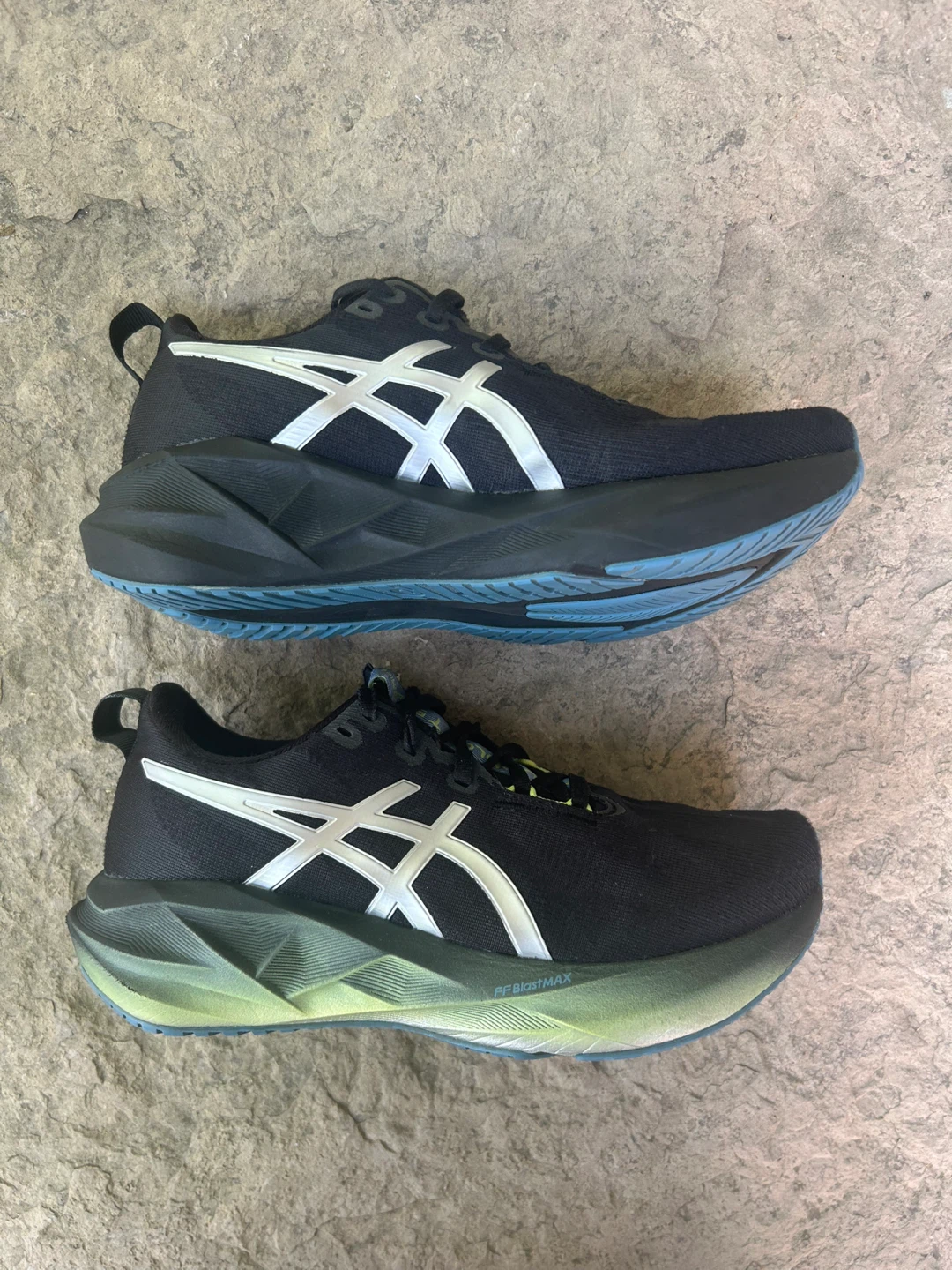 ASICS Novablast 5 Luxe-Women’s size 8 - photo 2