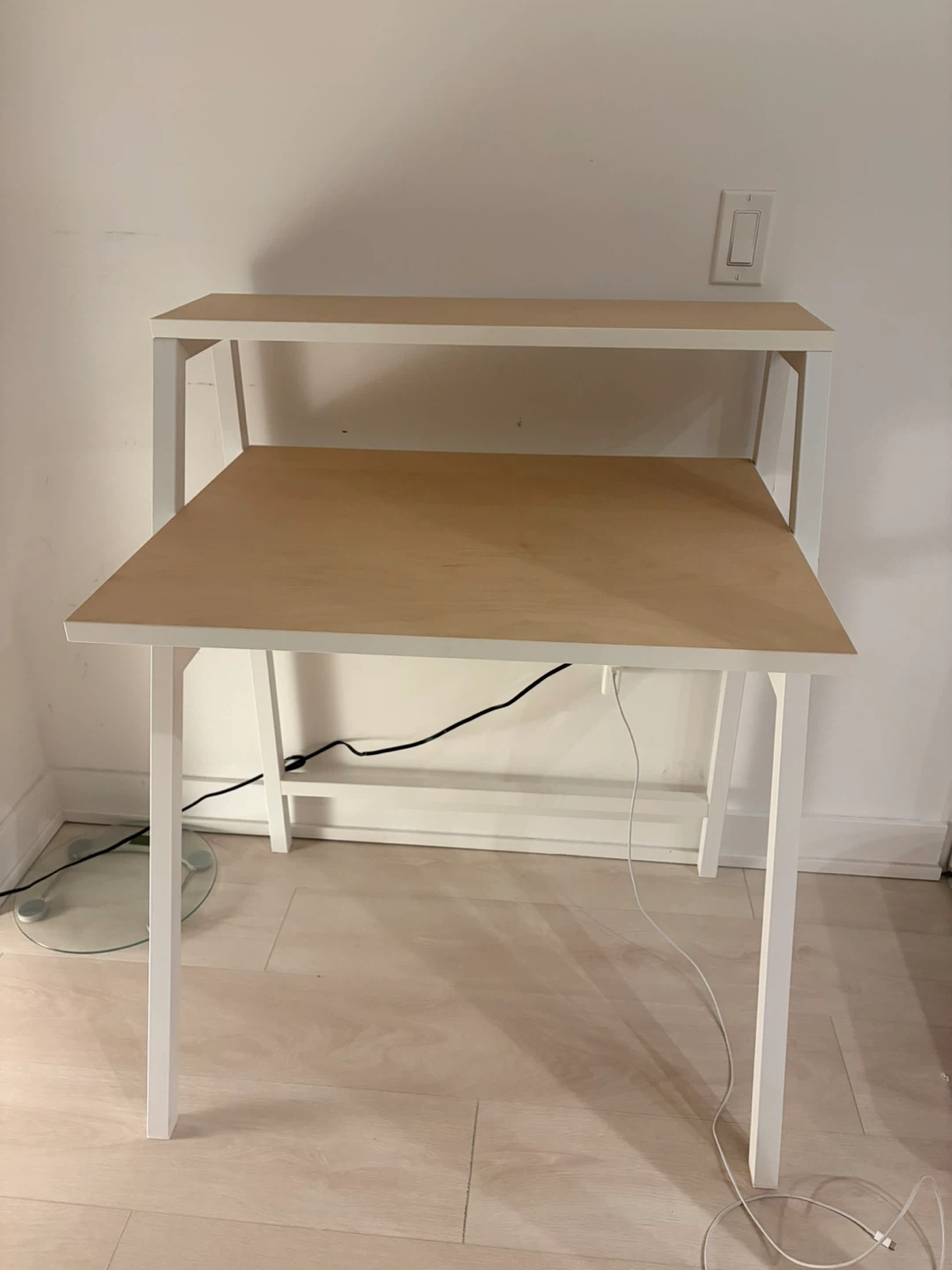 Desk - photo 4