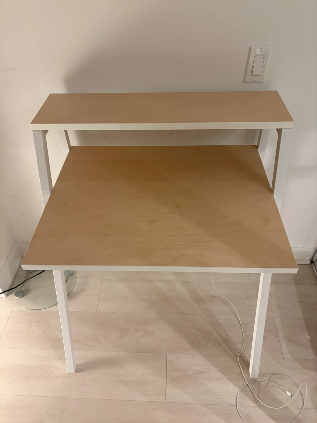 Desk - photo 3