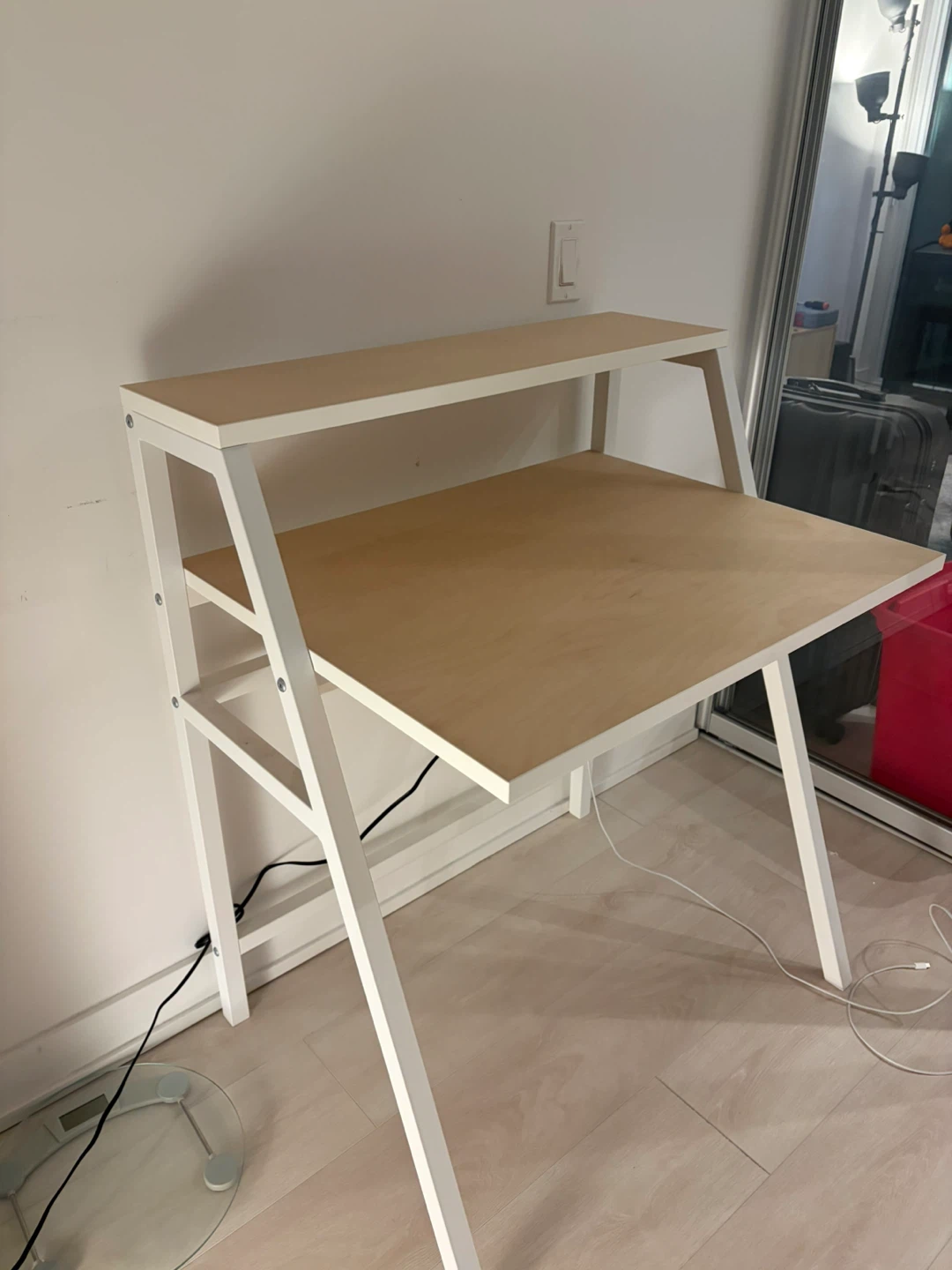 Desk - photo 5