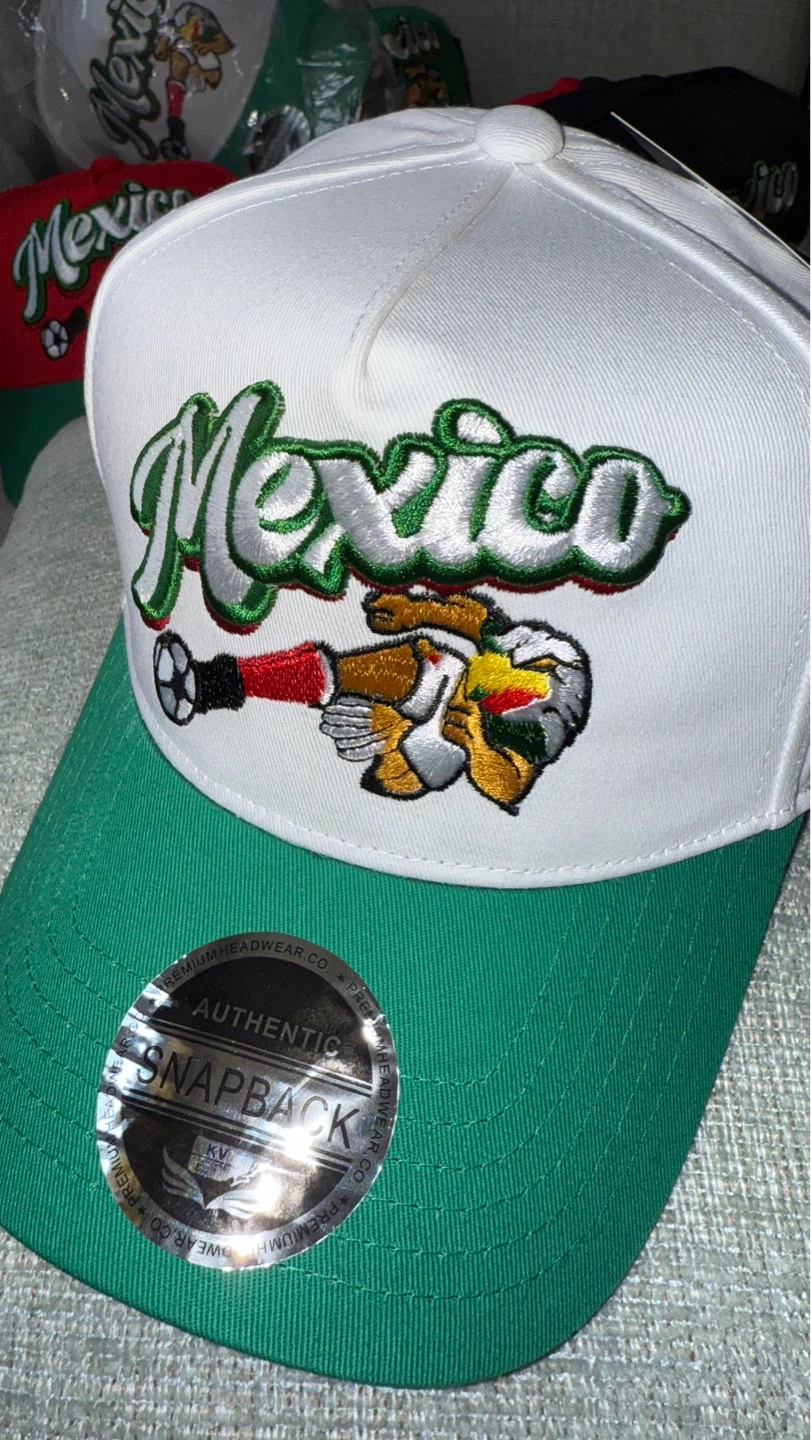 White México Snapback cap.