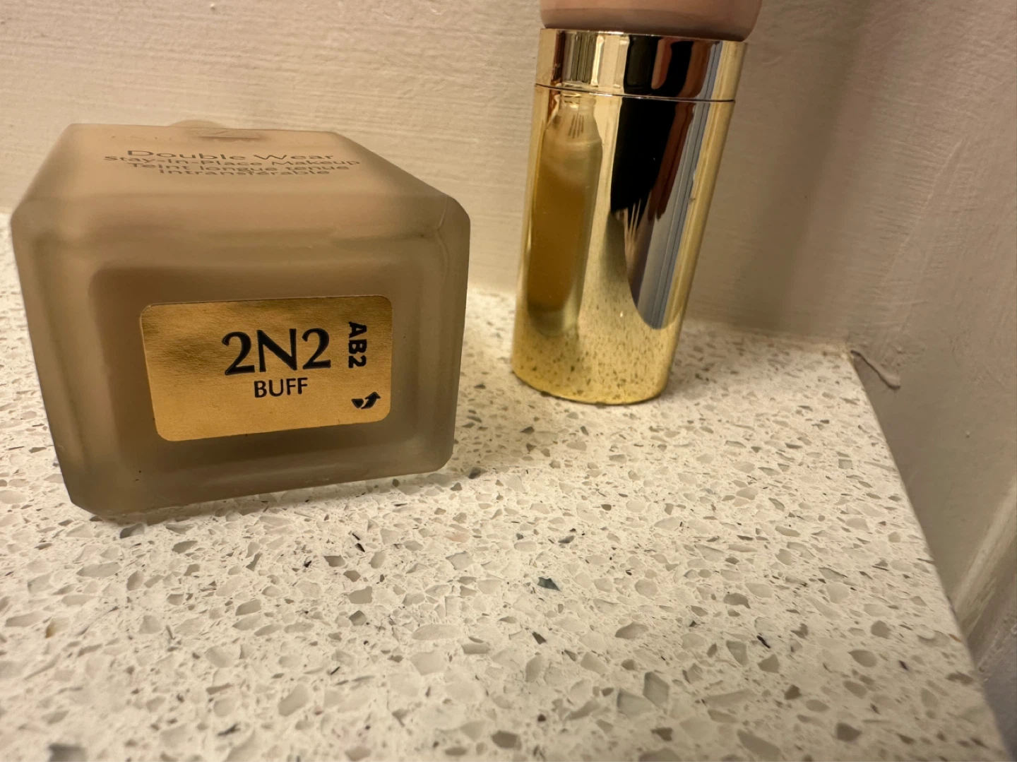 Estée Lauder Double Wear & Futurist Hydra Rescue Foundations - photo 3