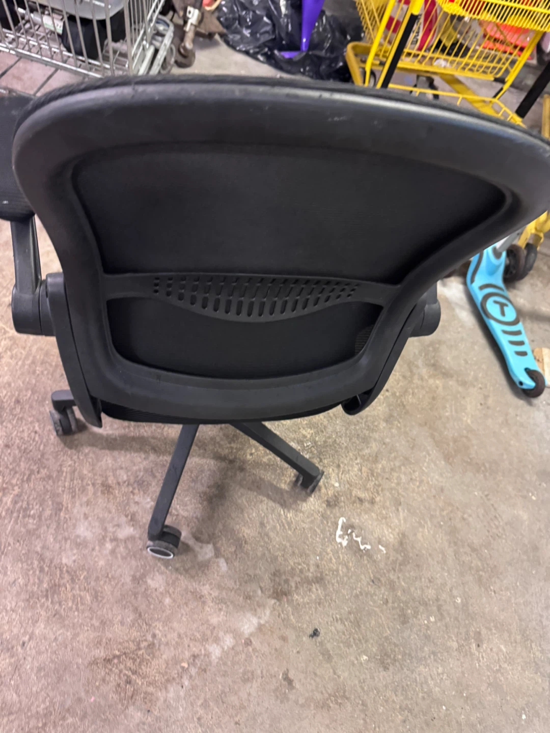 Black Mesh Office Chair - photo 2