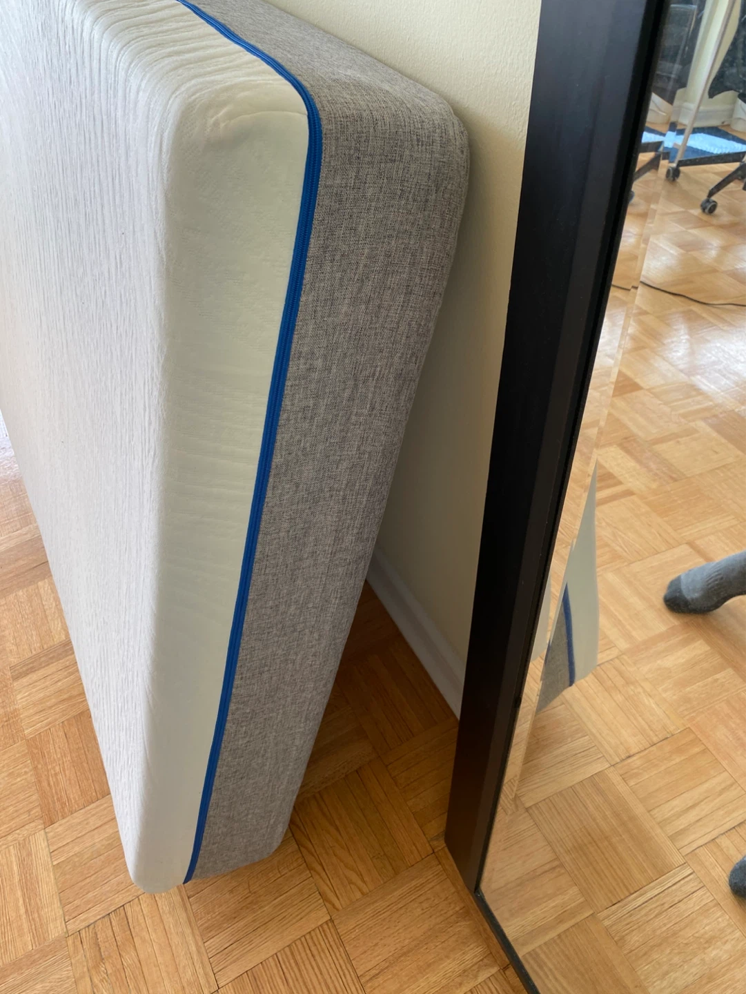 New twin memory foam 8” mattress - photo 4