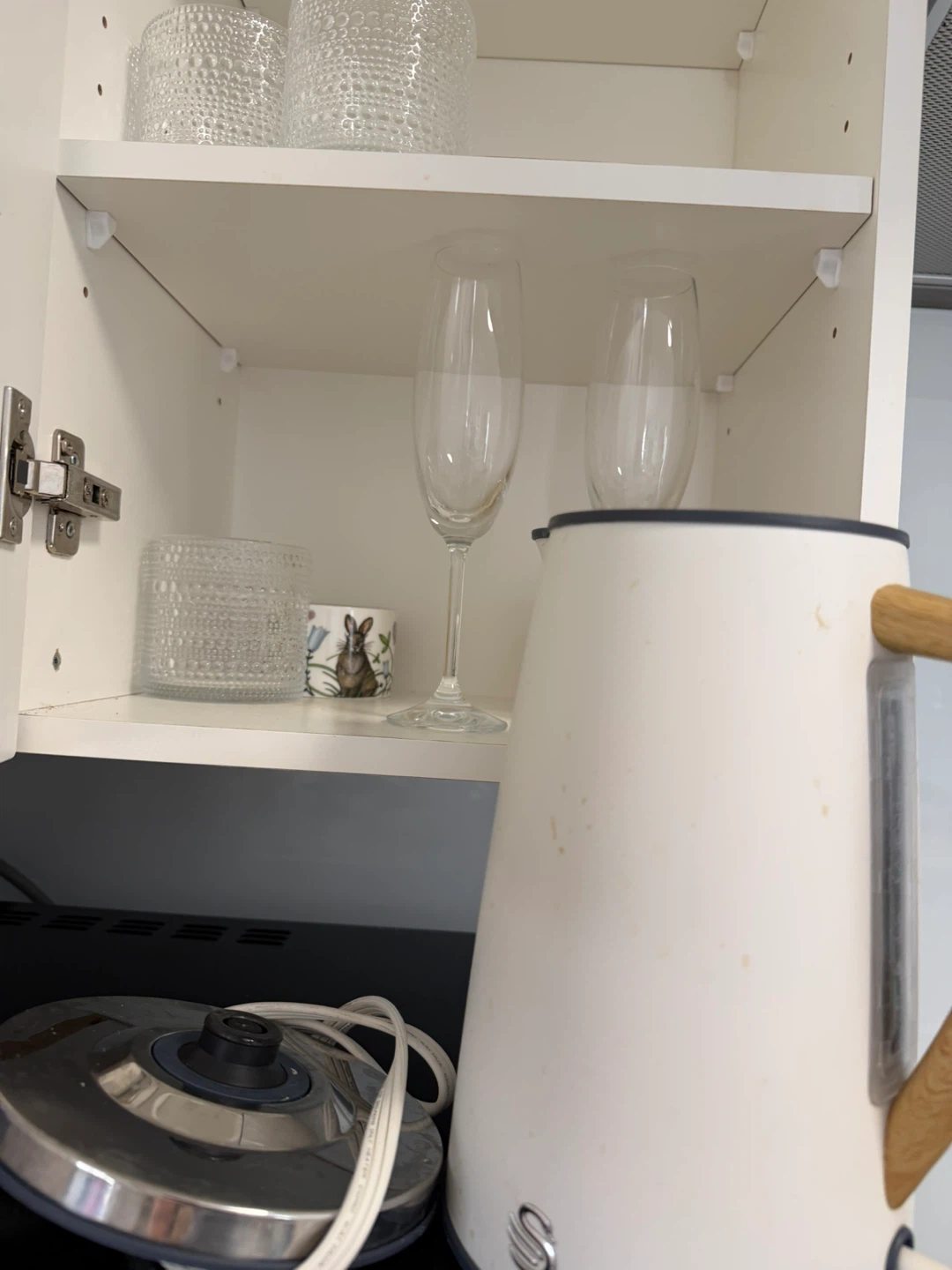Swan Retro Kettle plus glasses and few other kitchen things