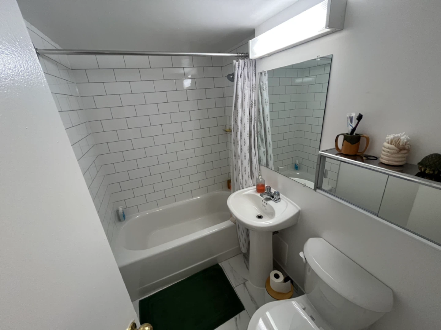 1 BR Apt - 1 Month FREE Rent - LEASE REASSIGNMENT - photo 5