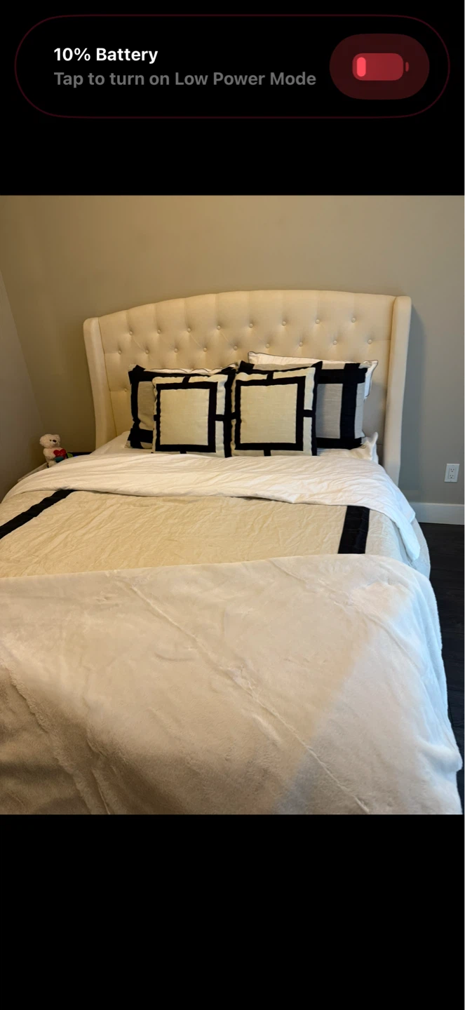 Tufted Upholstered Bed Frame - Queen Size