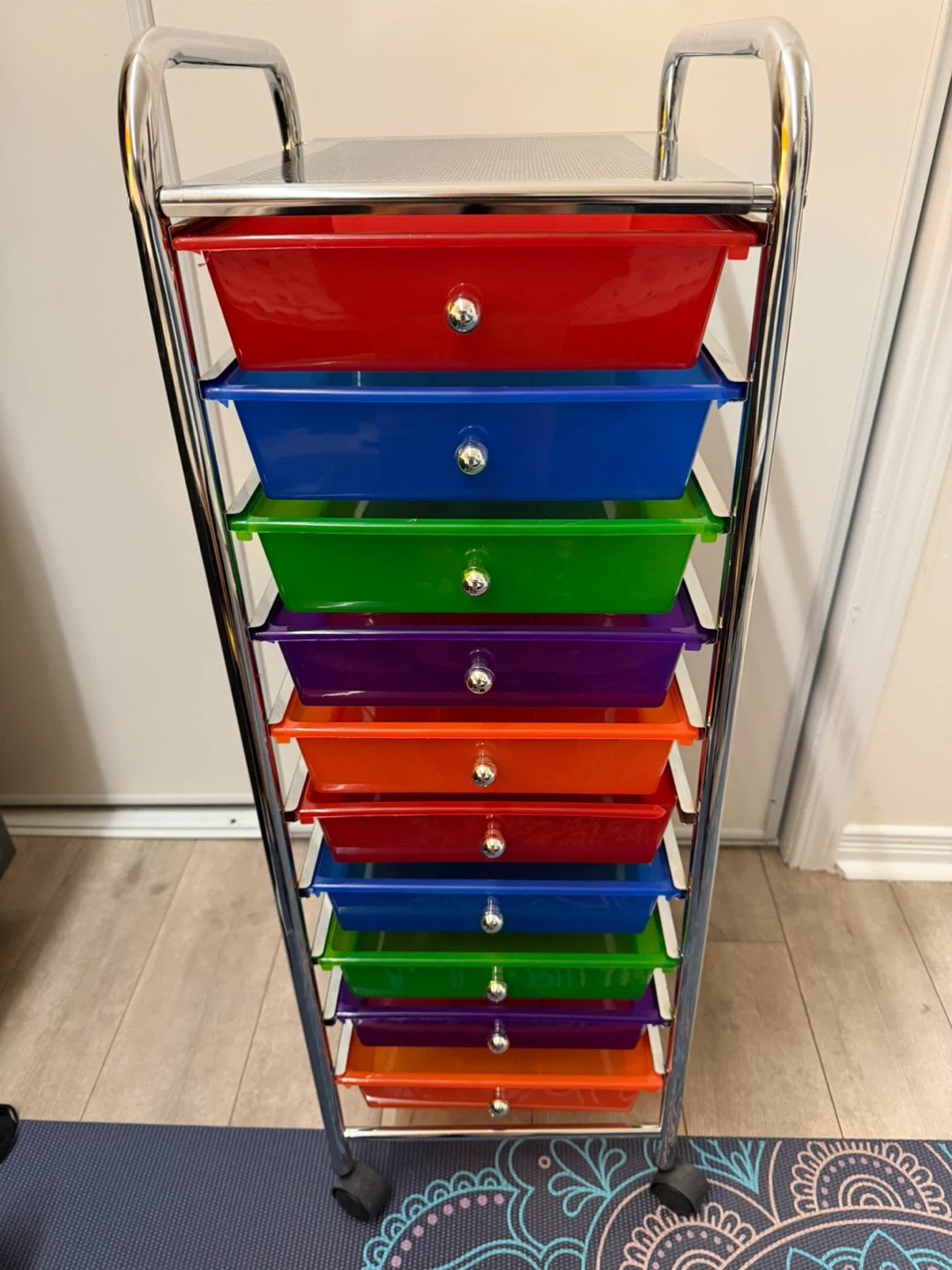 Colourful Art Cart - photo 2