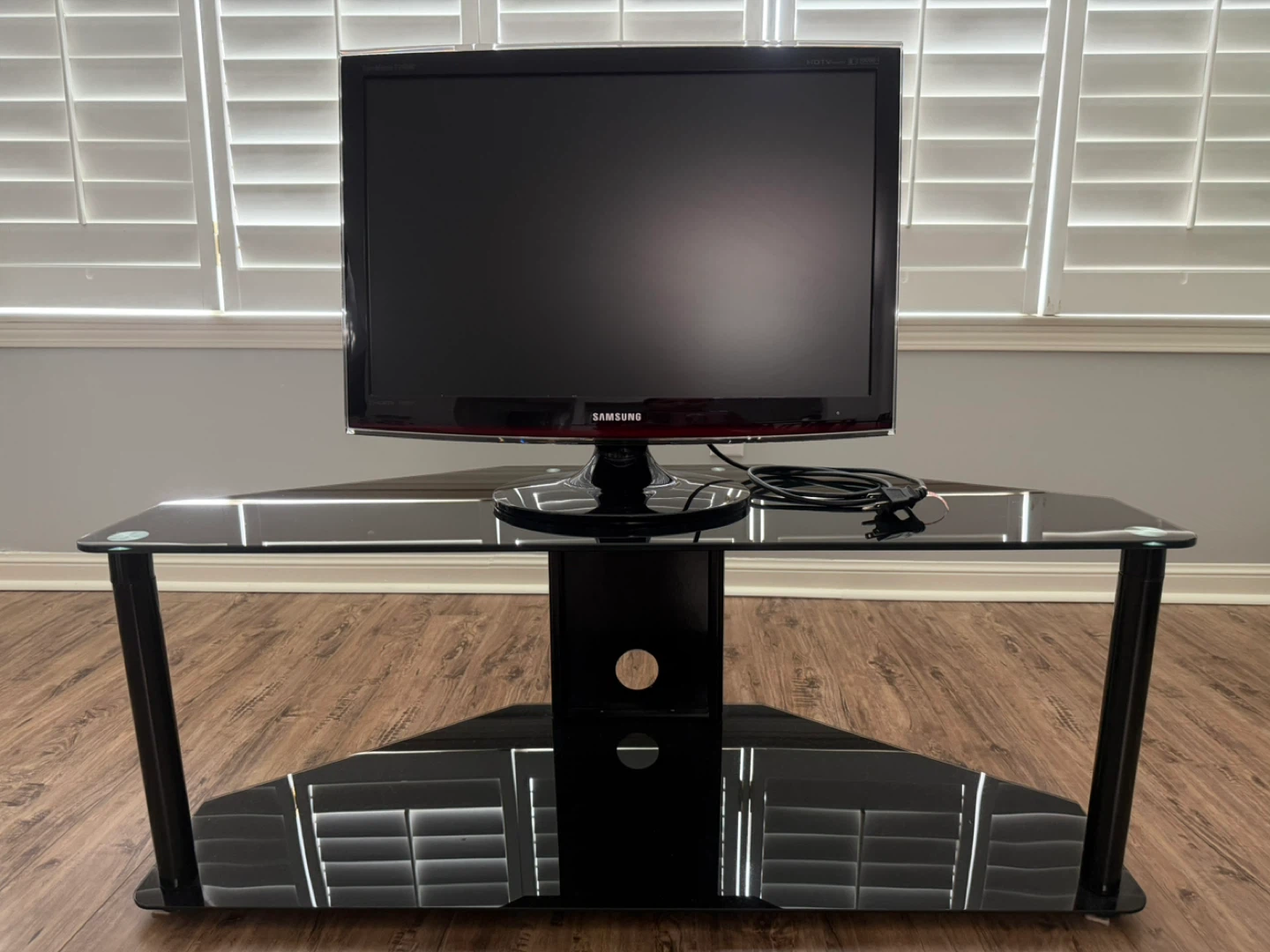 Samsung TV Stand with Glass Shelves - photo 4