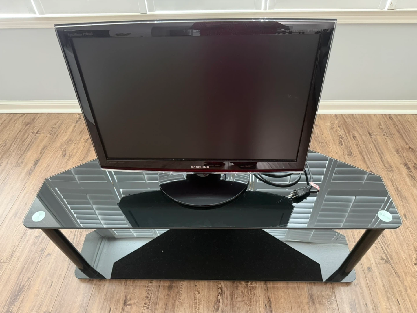 Samsung TV Stand with Glass Shelves - photo 3