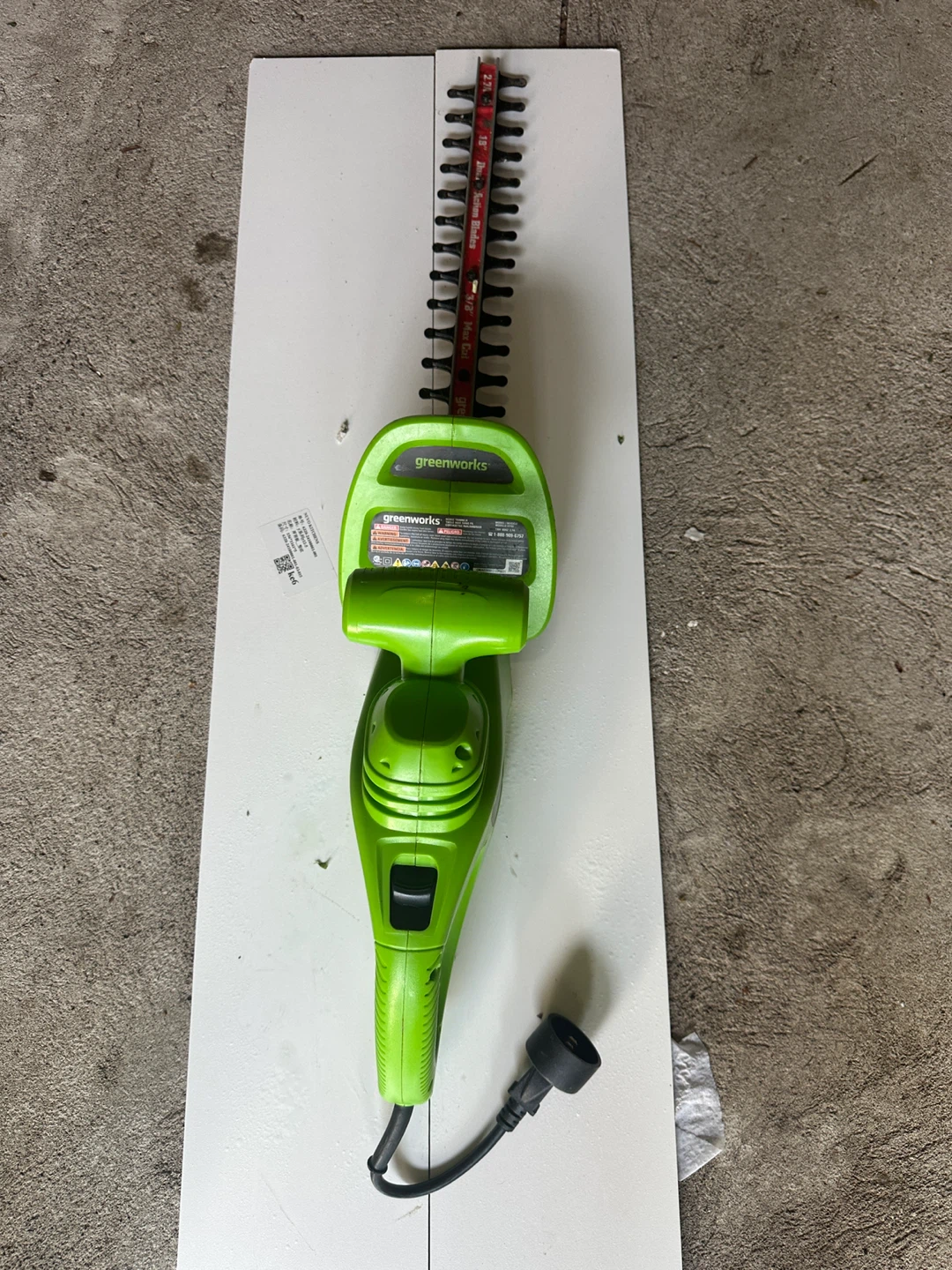 Greenworks 18-Inch Corded Hedge Trimmer - photo 4