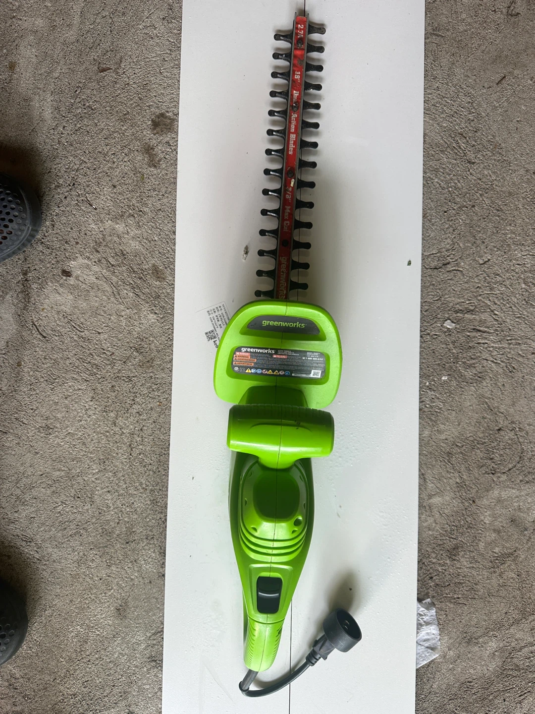 Greenworks 18-Inch Corded Hedge Trimmer - photo 2