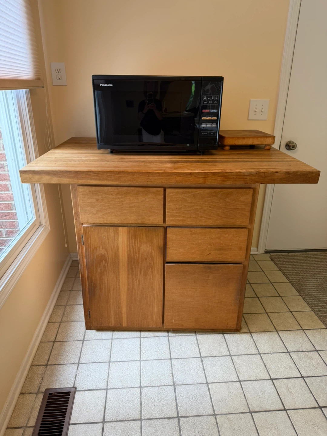 Wooden Kitchen Island with Drawers and Cabinet